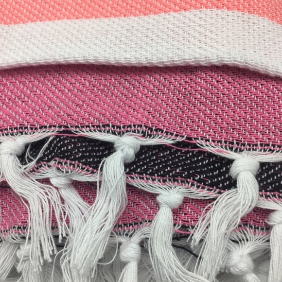 103 - Throw Beach Blanket/Towel Victoria’s Secret - Picture 9 of 13